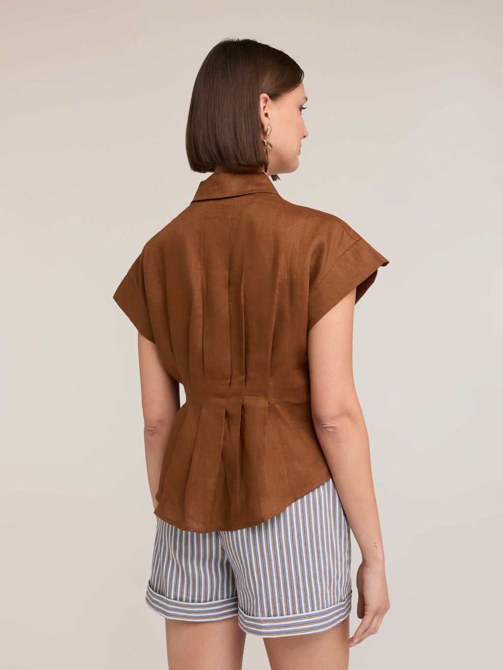 Camisa de lino con pliegues