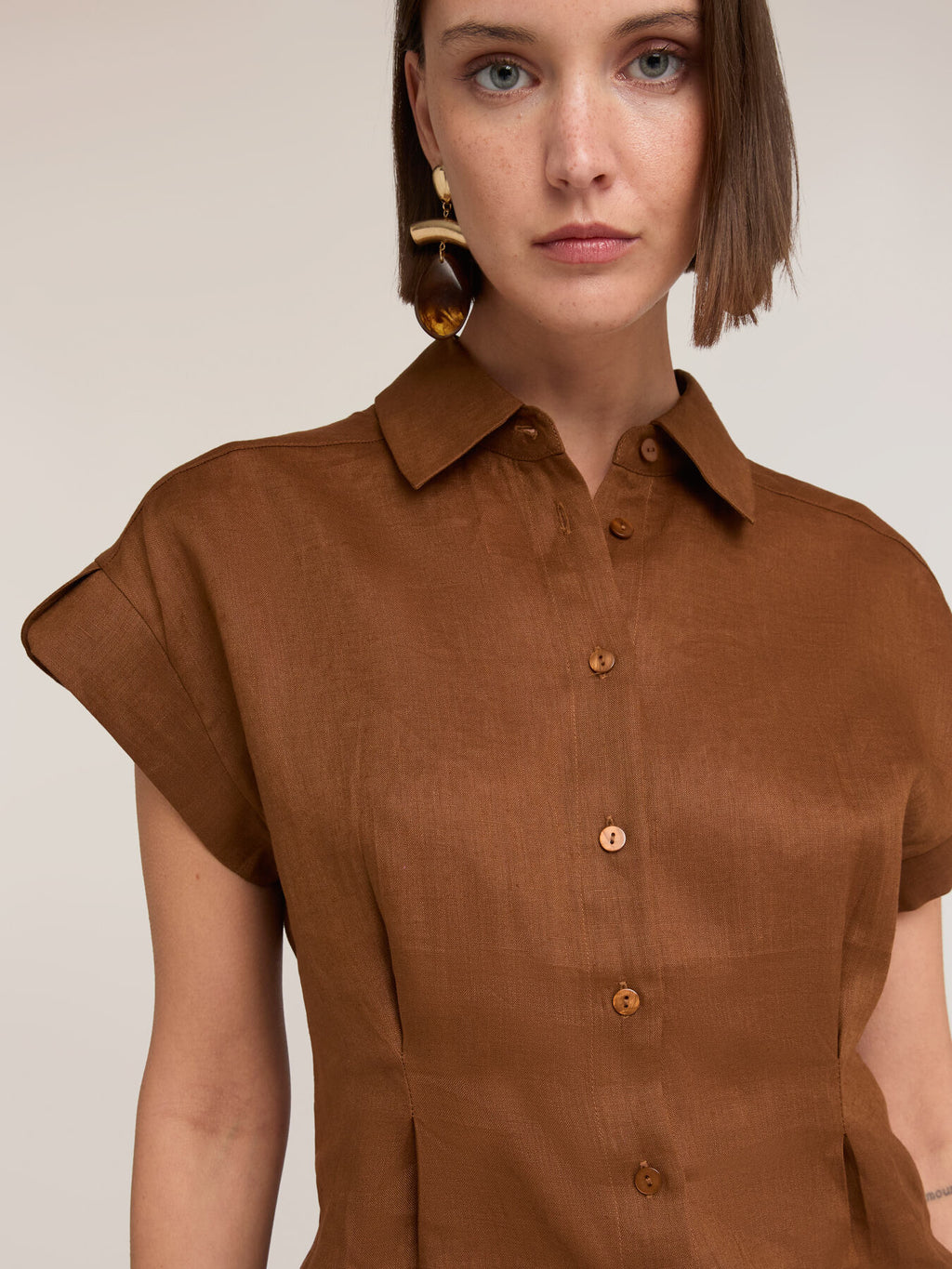 Camisa de lino con pliegues