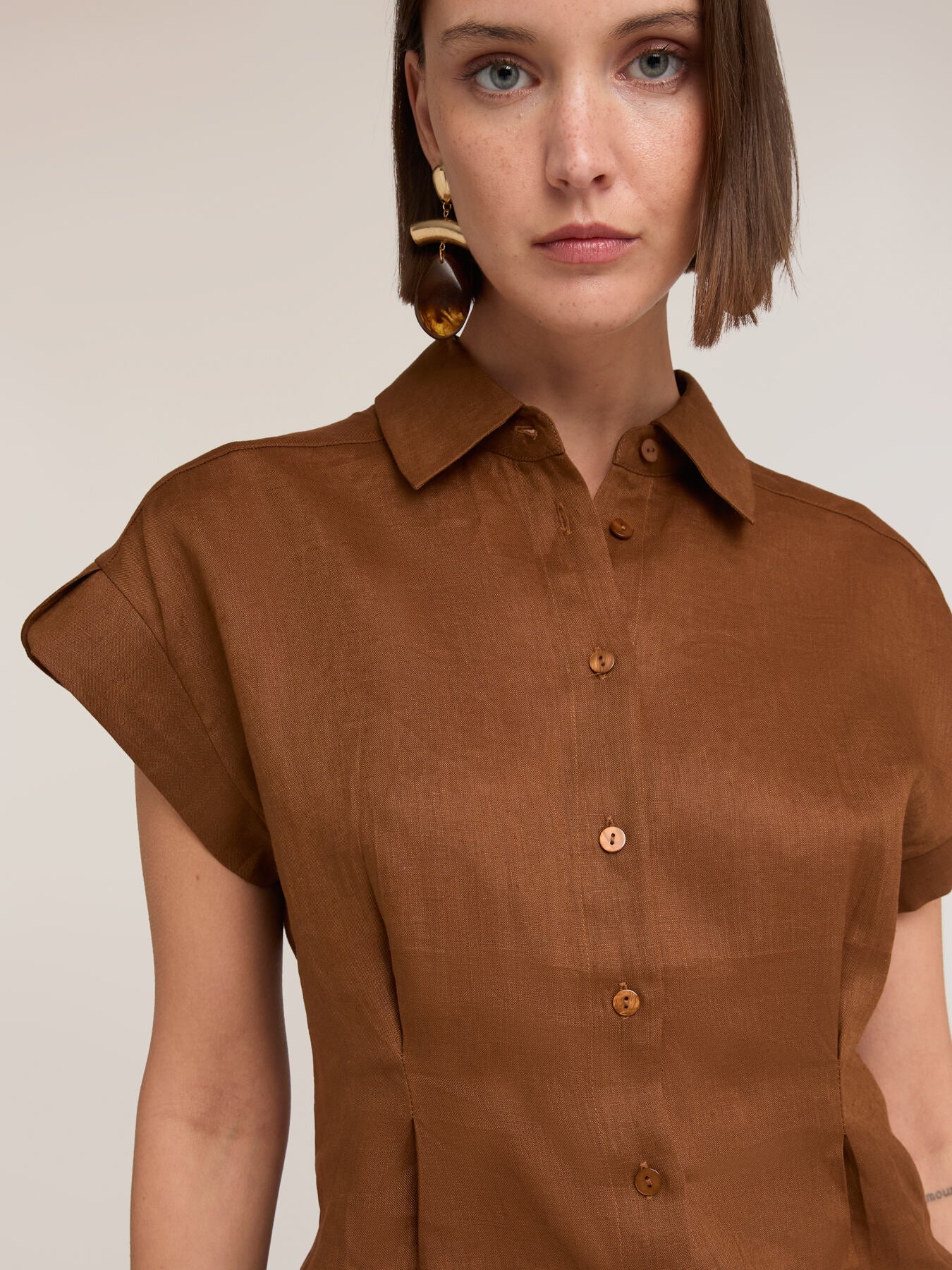 Camisa de lino con pliegues