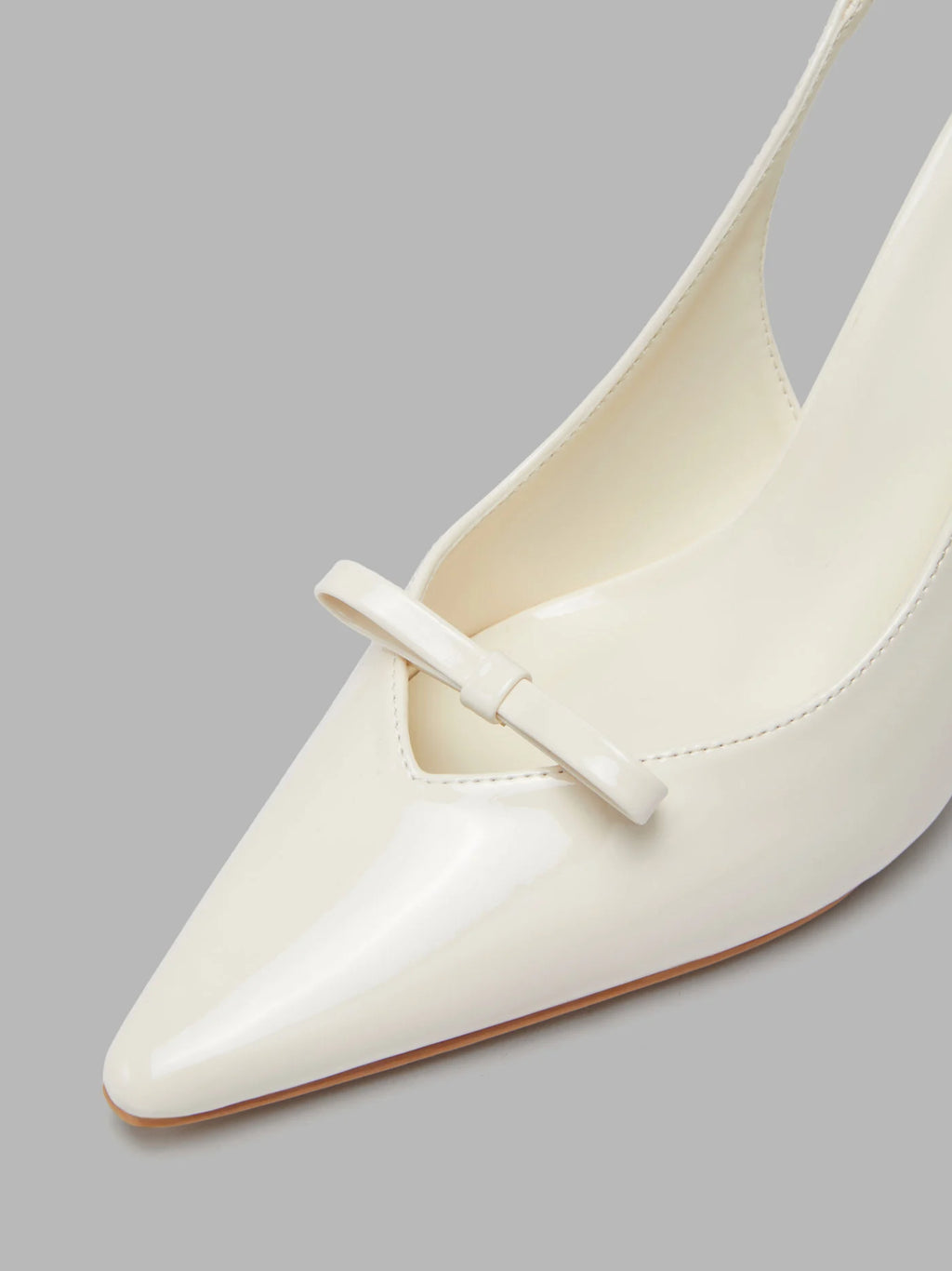 Zapatos de tacón de punta de piel