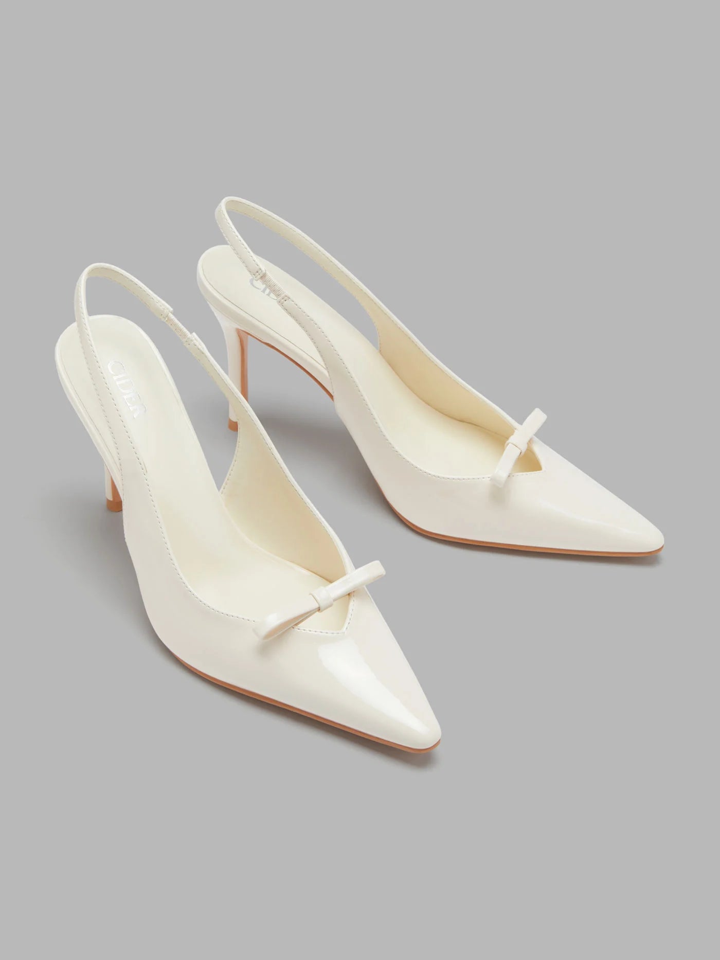 Zapatos de tacón de punta de piel